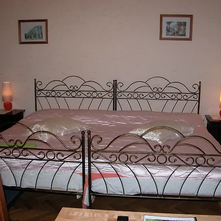 Maria Homestay *